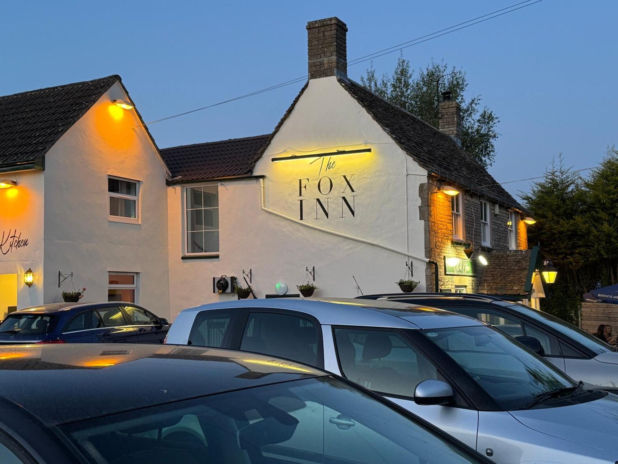 HOTEL FOX INN | HAWKESBURY, UNITED KINGDOM | SEASON DEALS FROM £122